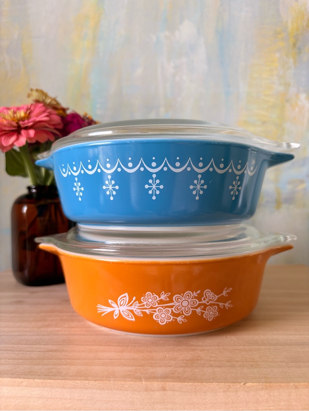 Pyrex Snowflake Garland and Butterfly Gold Casserole Dish Set with Lids
